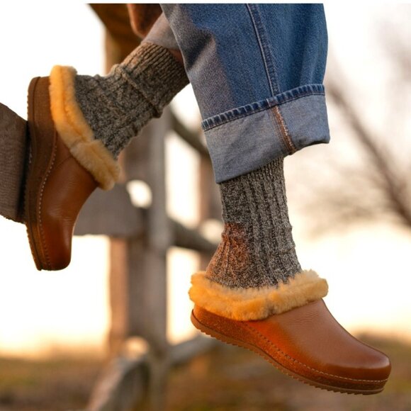 NEW  Dansko Magda Leather and Sheepskin clog in tan for women   1125 6s3 - Picture 3 of 13